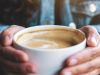 Café et selles : la vérité sur cette connexion